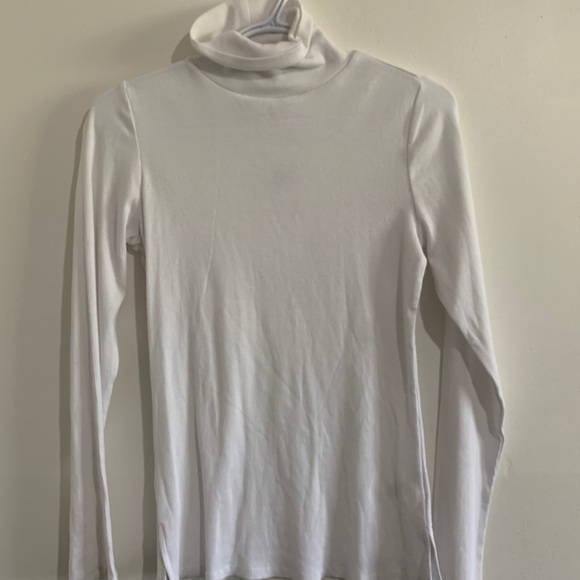 Plain white turtleneck sweatshirt - Picture 1 of 2